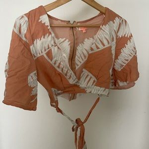 Cropped blouse with straps to tie around